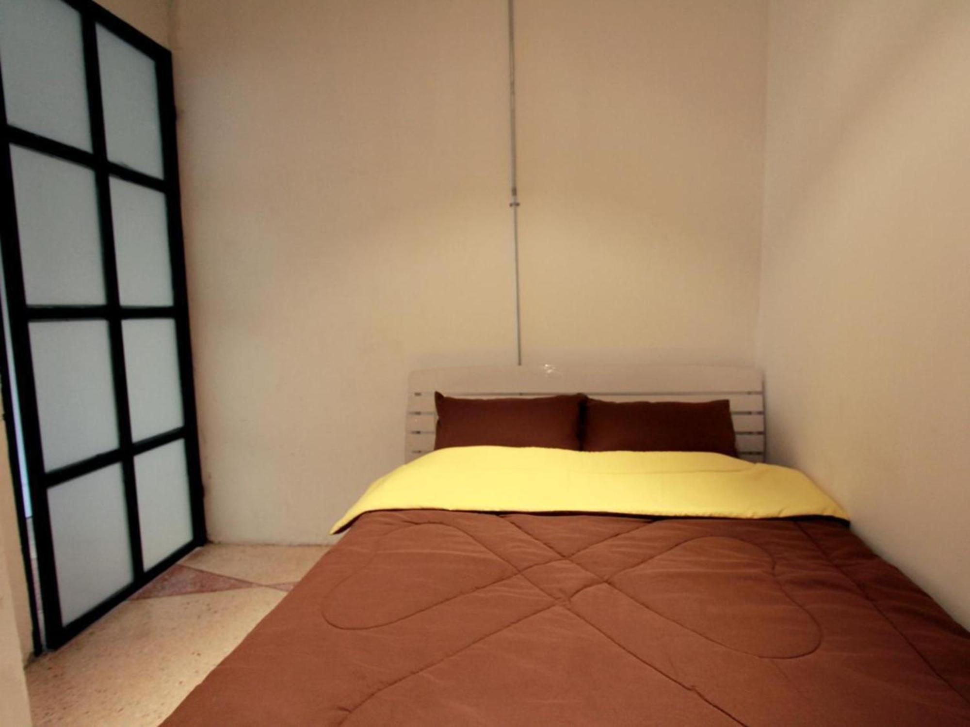 Bangkok Hub Hostel Exterior photo